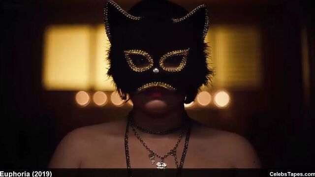 Barbie Ferreira, Hunter Schafer, Sydney Sweeney nude & sex