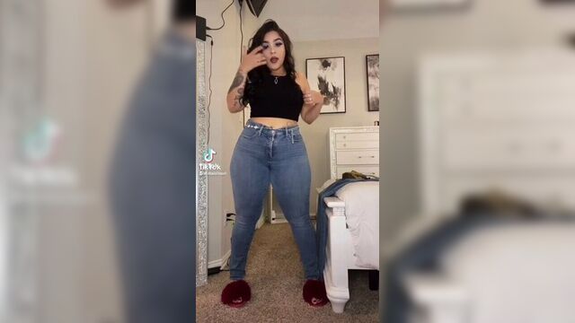 So Hot Nice Ass Latina in Jeans