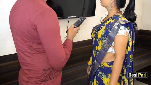 Desi Pari Bhabhi Seduces TV Mechanic For Sex With Clear Hindi Audio