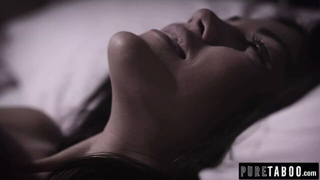 Kendra Spade really wants her ass fucked by small hands