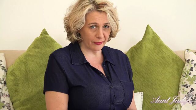 Busty 45yo Auntie Camilla JOI