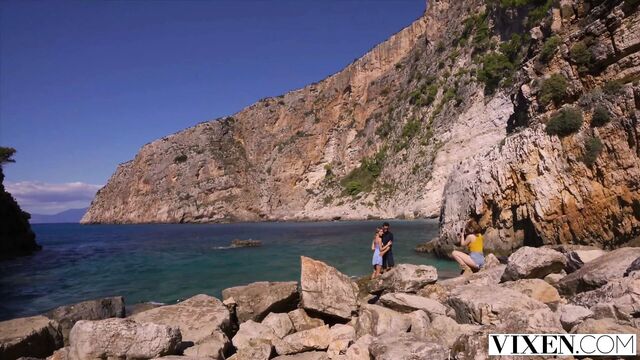 VIXEN She loves giving herself to couples