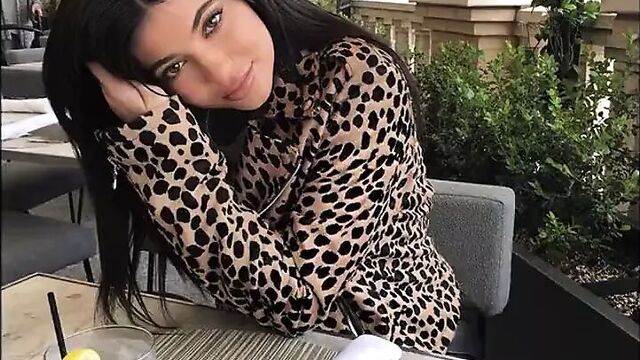 Kylie Jenner jerk off (doggystyle audio)