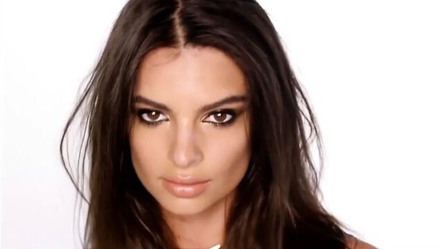 Emily Ratajkowski sexy