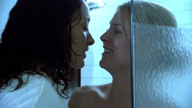Laurel Holloman and Jennifer Beals - The L Word 03