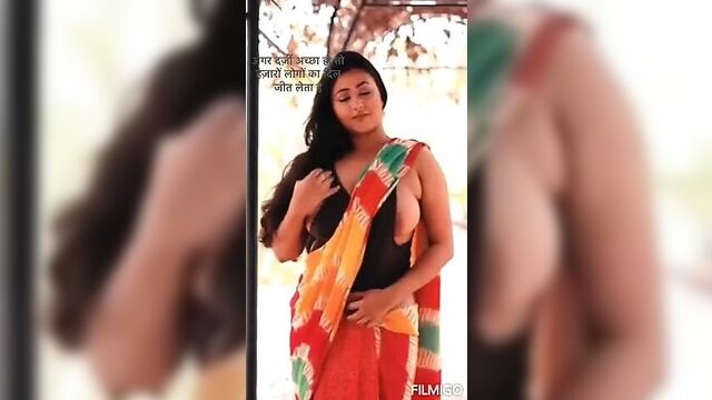 Hot Babe in saree