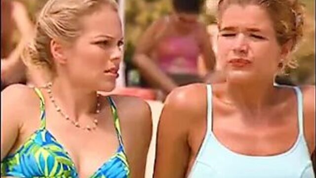 Anke Engelke hat einen Maiskolben in der Muschi