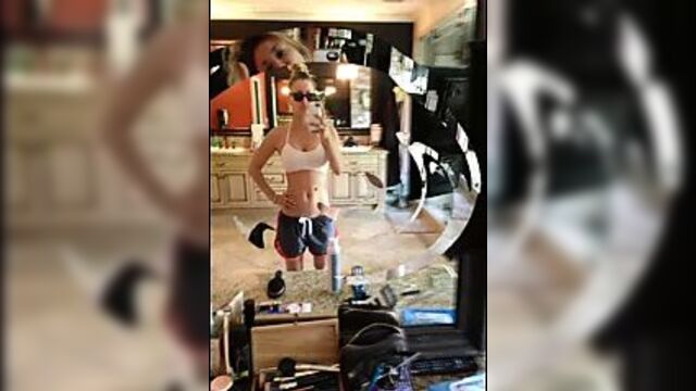 Kaley Cuoco - Jerk off challenge