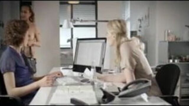 Martina Hill & ihre nackte Kollegin