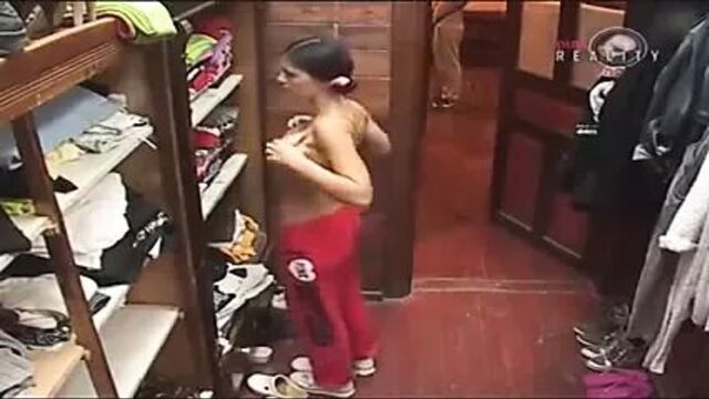 Stanija Dobrojevic pokazala sise i guzu FARMA 4