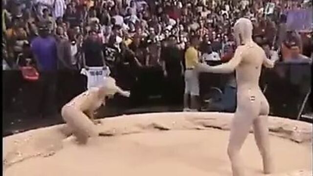 TRISH STRATUS STACY KEIBLER MUD WRESTLING !!