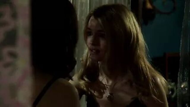 Heather Graham, Carrie-Anne Moss - Compulsion