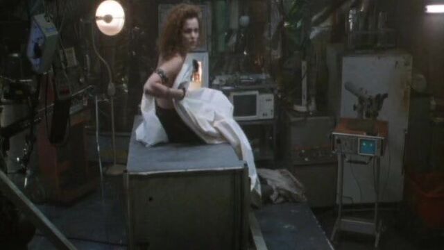 Dina Meyer - ''Johnny Mnemonic''