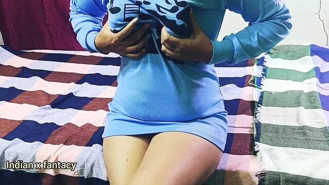 Horny 18+ housewife Desi bhabhi making her Desi sex video with her college boyfriend secretly in her house