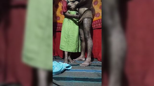 Aaj raat jab Ghar ma koi Nahi tha to Didi ko chod diya