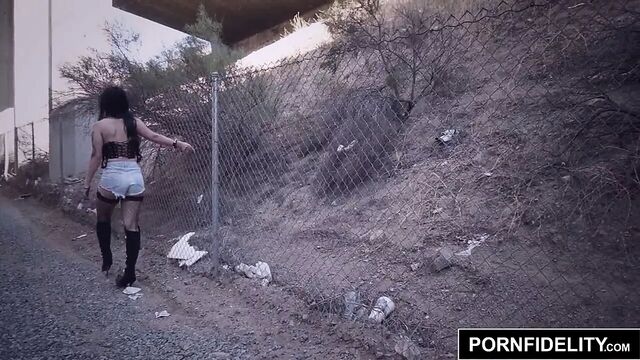 PORNFIDELITY Katrina Jade Takes the Condom Off