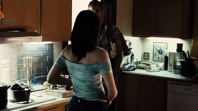 Vera Farmiga - Running Scared 2006