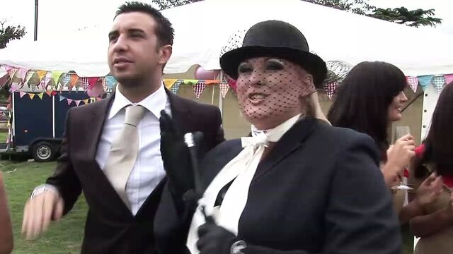 Sisters Lee and Romana are experts in sharing and sucking