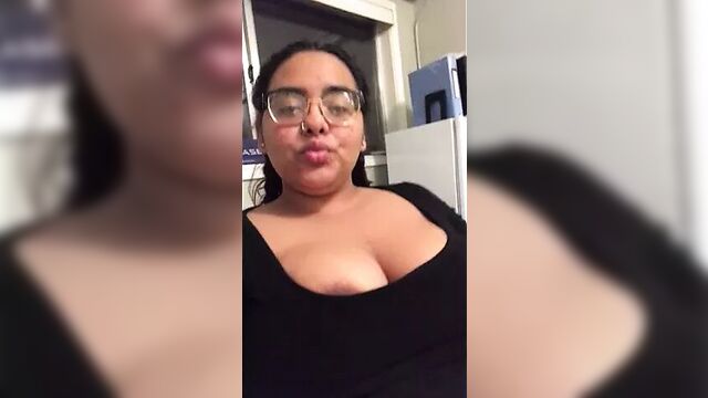 Thick Chunky Latina Nerd Video selfie
