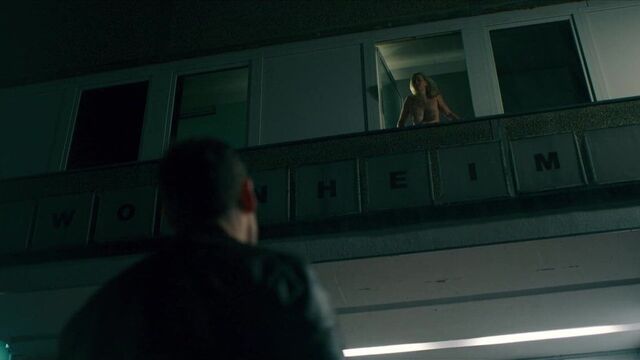 Dogs of Berlin (2018) s1e01