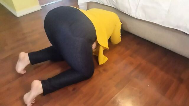 Stepmom got stuck while sweeping under the bed -when her stepson fucks her