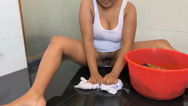 Sri lankan Teen School Girl In HOT Shower