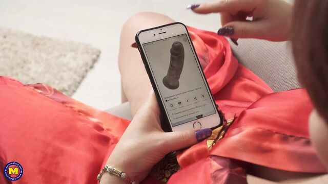 Mature got a special delivery from a toyboy