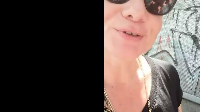 I meet a stranger in his apartment during the holidays and he fucks me like a good milf