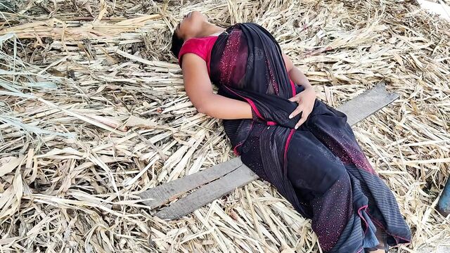 Komal ko bhais ko chara dalne bola tha to vahi par so gaye