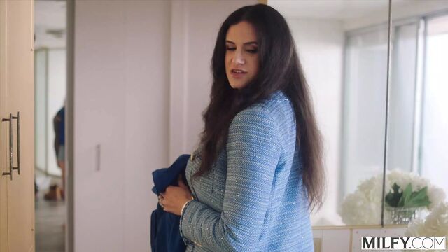 MILFY Cock-hungry realtor Penny can't resist his hard dick