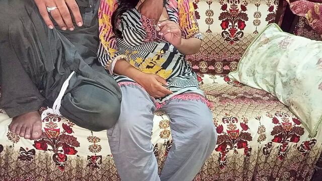 Dewar ne apni bhabhi ki choti bahen ko choda gar par mehman aai tab