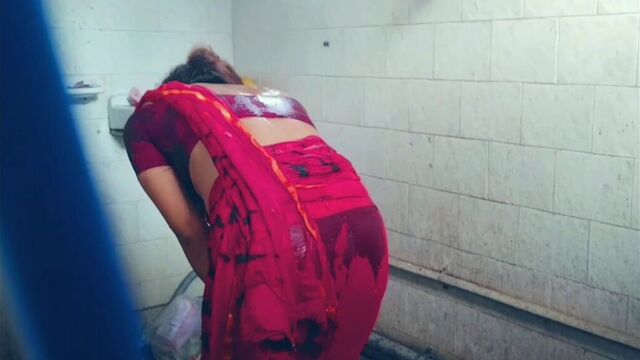 Bathroom me Bhabi ka chudai video banai devar ne