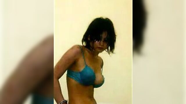 Novie Amelia Telanjang