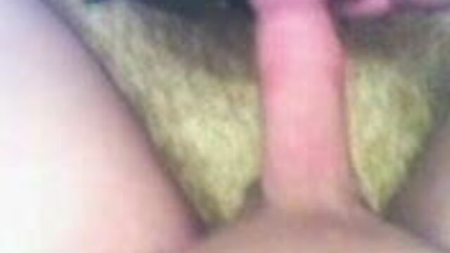 Eleman elektrik supurgesini sikiyor