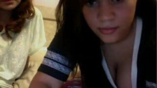 2 hot bitches in bed