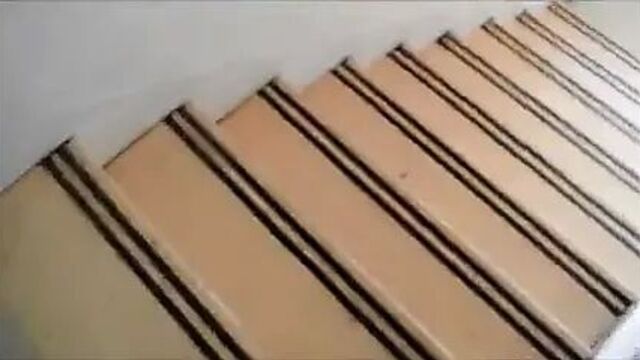 Sexy Babe Gives Blowjob in Public Stairwell