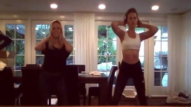 Kate Beckinsale & hot blonde friend dance to ''Everybody''